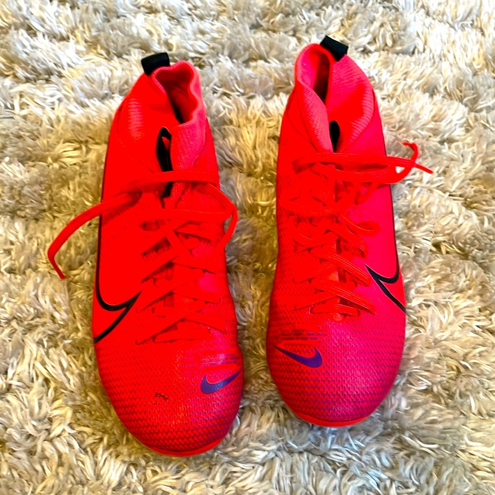 Nike girls outdoor cleats size 1.5 little kids